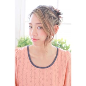シルエットが綺麗なアップスタイル