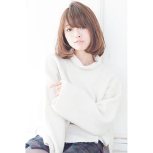 可愛く見えるフェミニンワンカールボブ AKI-262
