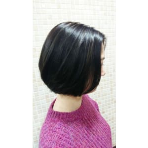 ワンレングスボブ×ハイライト×アッシュグレイ