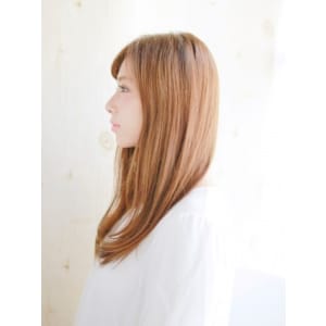 ツヤ感たっぷりマロンカラーのツヤストレート