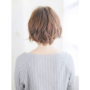 透け前髪が可愛い丸みバルーンボブ