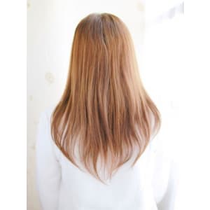 ツヤ感たっぷりマロンカラーのツヤストレート