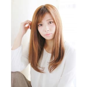 ツヤ感たっぷりマロンカラーのツヤストレート