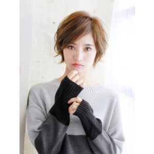 大人可愛い外ハネショートヘア