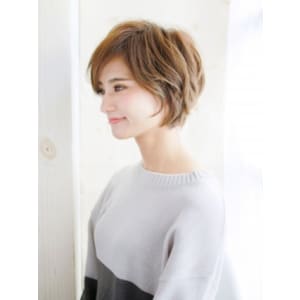 大人可愛い外ハネショートヘア