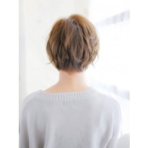 大人可愛い外ハネショートヘア