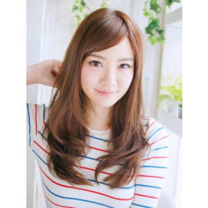 ナチュラルなロングヘアースタイル