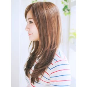 ナチュラルなロングヘアースタイル