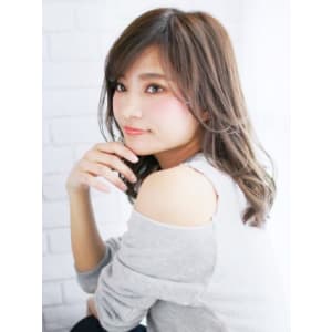 透明感のあるゆるふわカールスタイル