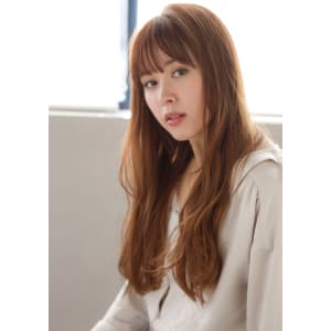 小顔にみせる前髪のミルクティーカラーロング