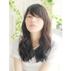 ヘルシーな黒髪ゆるウェーブ