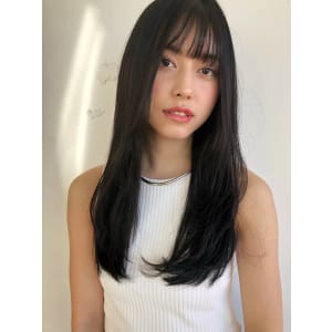 暗髪ストレート小顔ロング