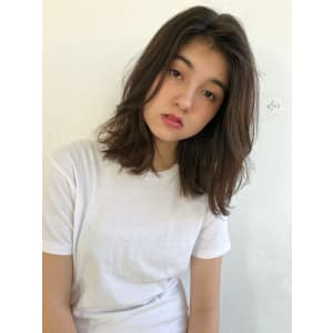 外ハネ切りっぱなしミディ　ハスキーグレイ