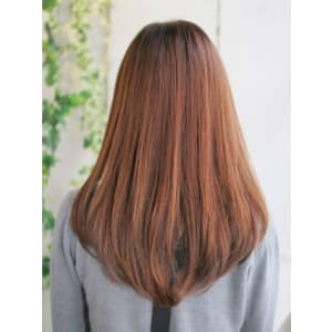ストレートヘアーのナチュラルスタイル