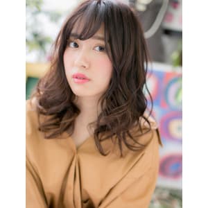 斜めバングアースカラー大人可愛いくせ毛風セミウェットウェーブ