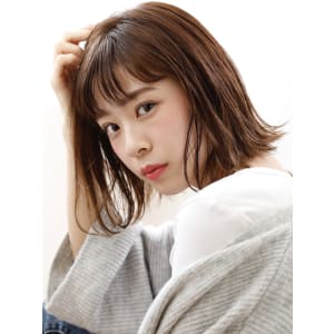 はね透明感ボブ