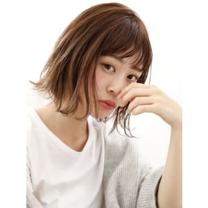 はね透明感ボブ