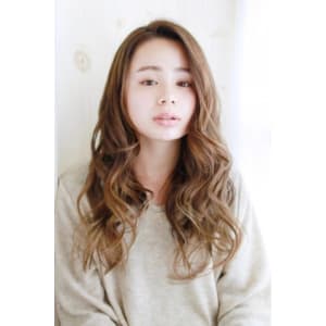 毛先グラデーションのミックスカールスタイル