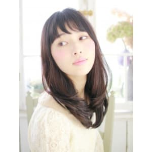 内巻きフェミニンスタイル