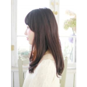 内巻きフェミニンスタイル
