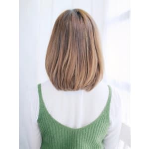 透け感センターパートのクールボブ