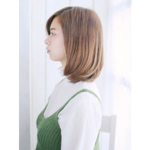 透け感センターパートのクールボブ