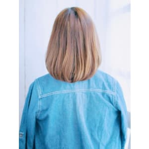 透け感センターパートのクールボブ