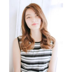 ツヤ系カラーのかきあげゆるミックスカール - hair make nalu 荻窪西口 白山神社参道通り店【ヘアメイクナルオギクボニシグチハクサンジンジャサンドウドオリ】掲載中