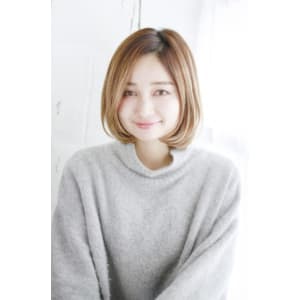 かきあげ前髪のハイトーンボブ