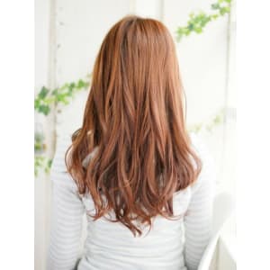 ゆるカールが今っぽいヘアースタイル