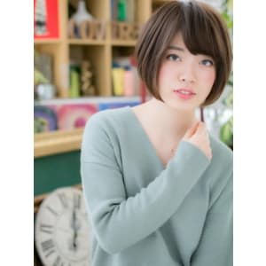 斜めバング＆前下がりボブでナチュラルに◎