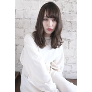 透き通るベージュカラー