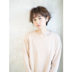外ハネショートボブ