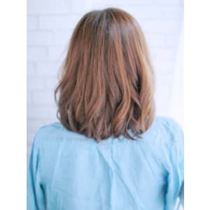 肩ラインのミックスカールボブスタイル