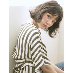 グレージュ切りっぱなしボブ
