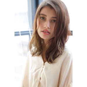 大人可愛いセミディ ルーズな束感のデジタルパーマ