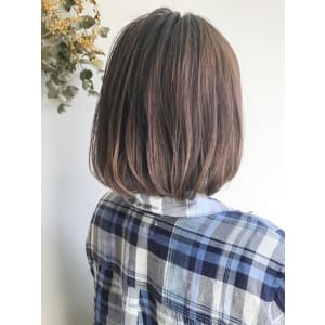 ゆるっとシルエットのレイヤーボブ