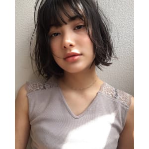 くせ毛風切りっぱなしボブ