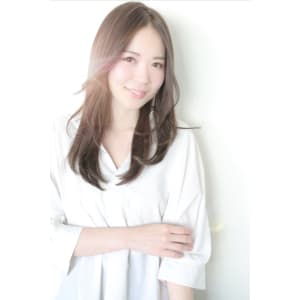 風になびく、ツヤロング。