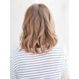 ショートバングのニュアンスカールスタイル
