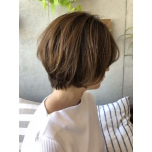 大人のナチュラルな アッシュショートボブ☆