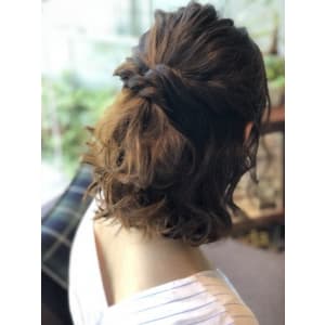 大人のラフなまとめ髪