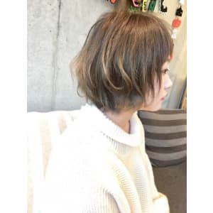 グレーベージュ柔らかボブ
