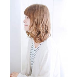 ショートバングのニュアンスカールスタイル