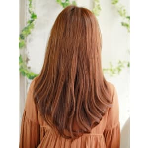 大人フェミニンのゆるふわストレートスタイル