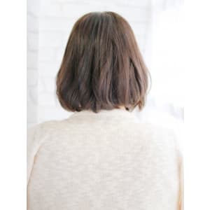 アシメショートバングの外ハネボブ