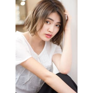 大人可愛いボブ　束感　ハイライト　グレージュ