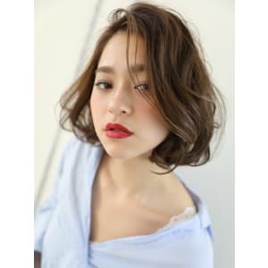 ハイライト外国人風グレージュカラー☆大人可愛いエアリーボブ