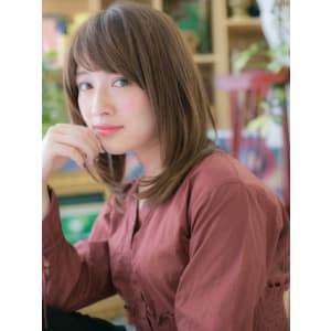好感度大！斜めバングのツヤ感ワンカール