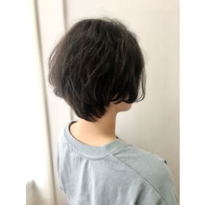 前下がりこなれショート×グレイッシュカラー - PEAK of HAIR【ピークオブヘア】掲載中